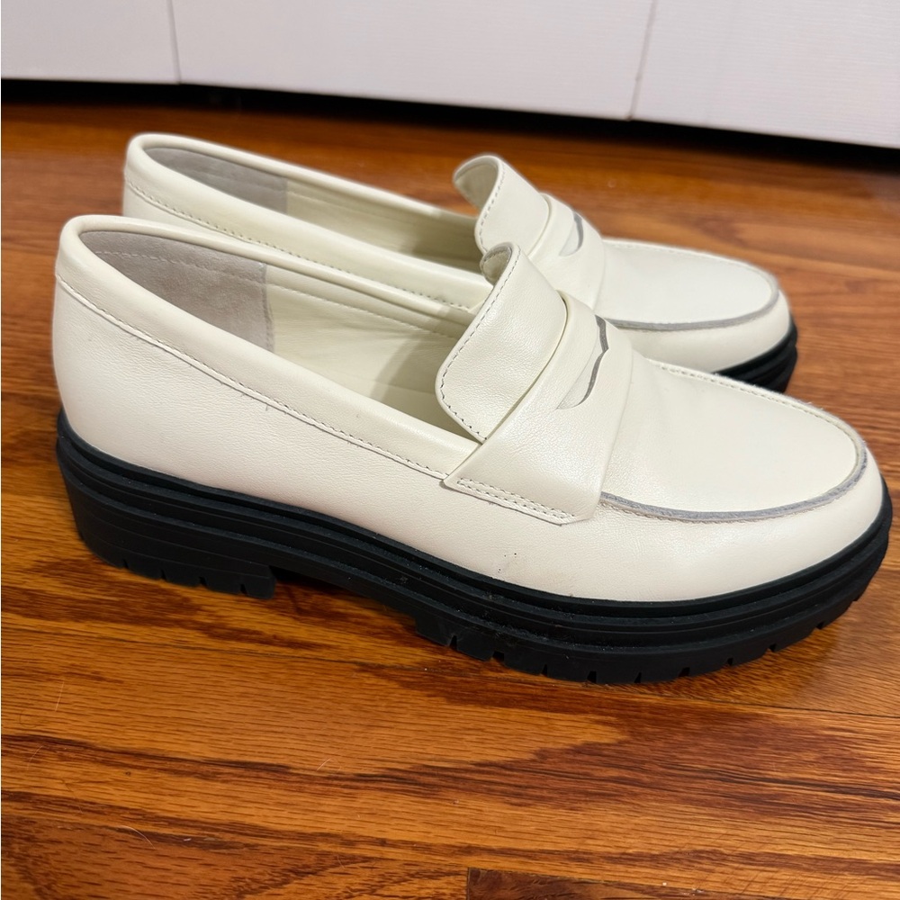 Quince Italian Leather Lug Sole Loafer in Bone color size 8